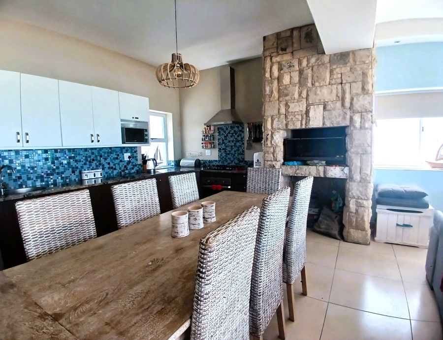 6 Bedroom Property for Sale in Stilbaai Oos Western Cape